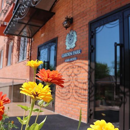Golden Park Hotel Pavlodar Bagian luar foto