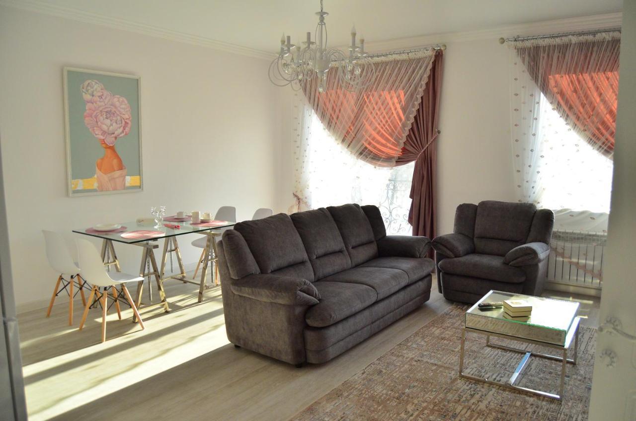 Golden Park Hotel Pavlodar Bagian luar foto