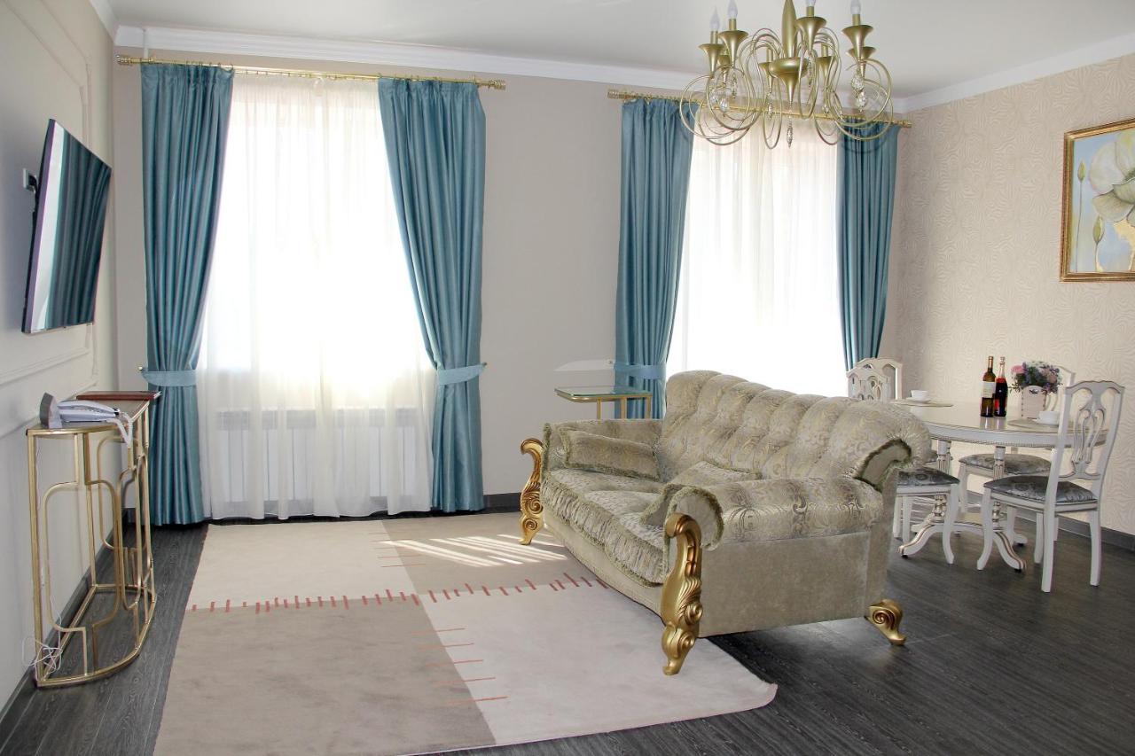 Golden Park Hotel Pavlodar Bagian luar foto