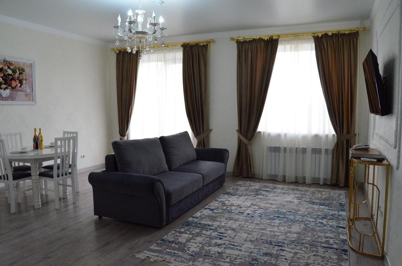 Golden Park Hotel Pavlodar Bagian luar foto