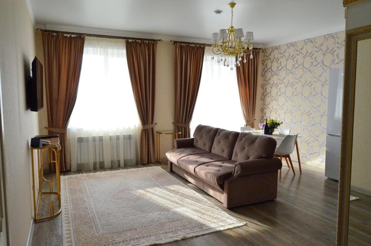 Golden Park Hotel Pavlodar Bagian luar foto