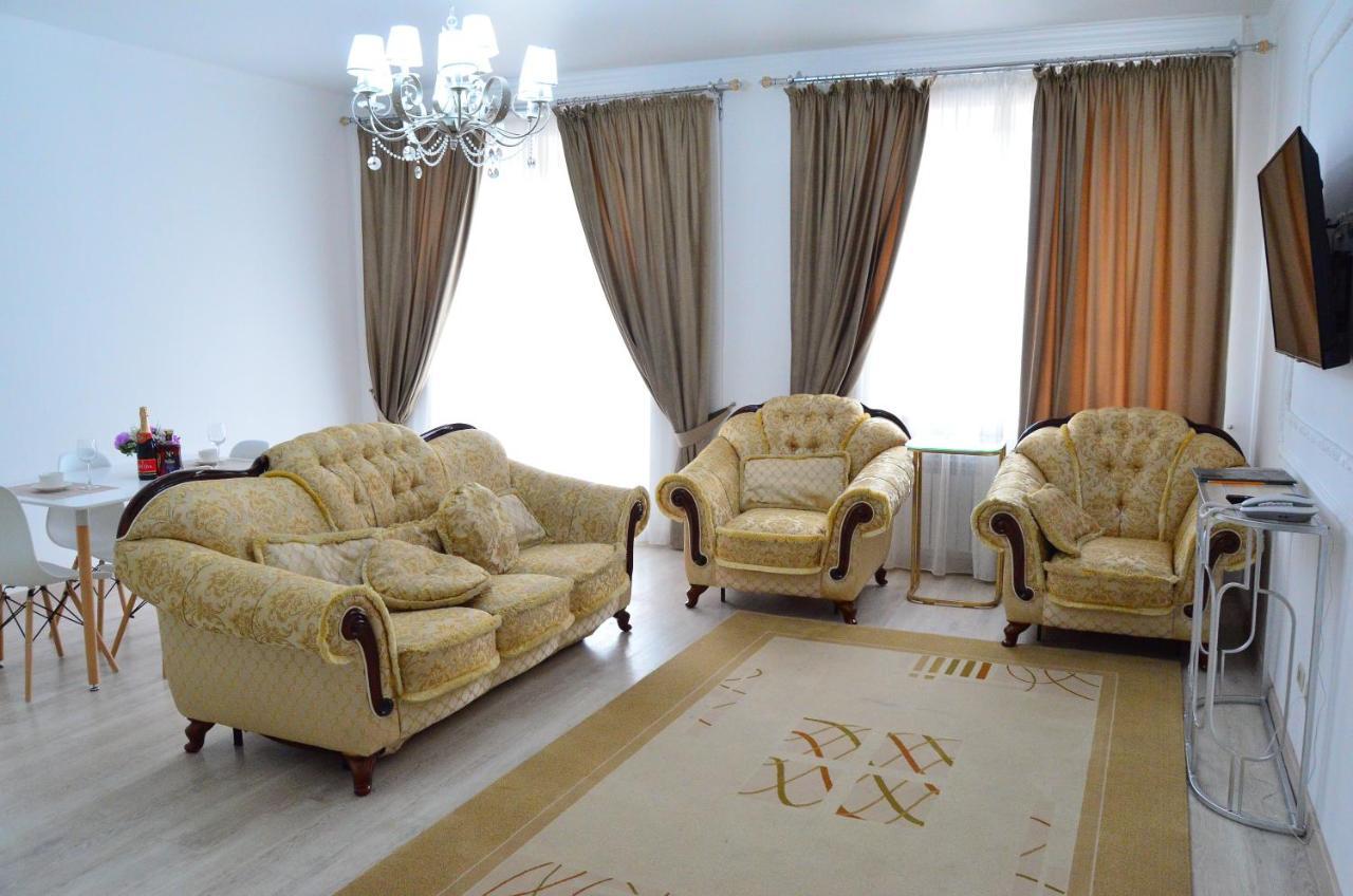 Golden Park Hotel Pavlodar Bagian luar foto