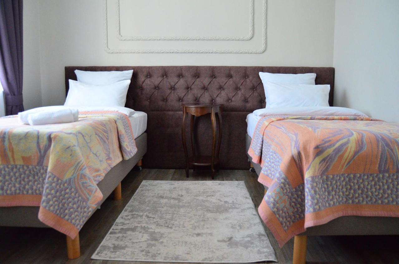 Golden Park Hotel Pavlodar Bagian luar foto