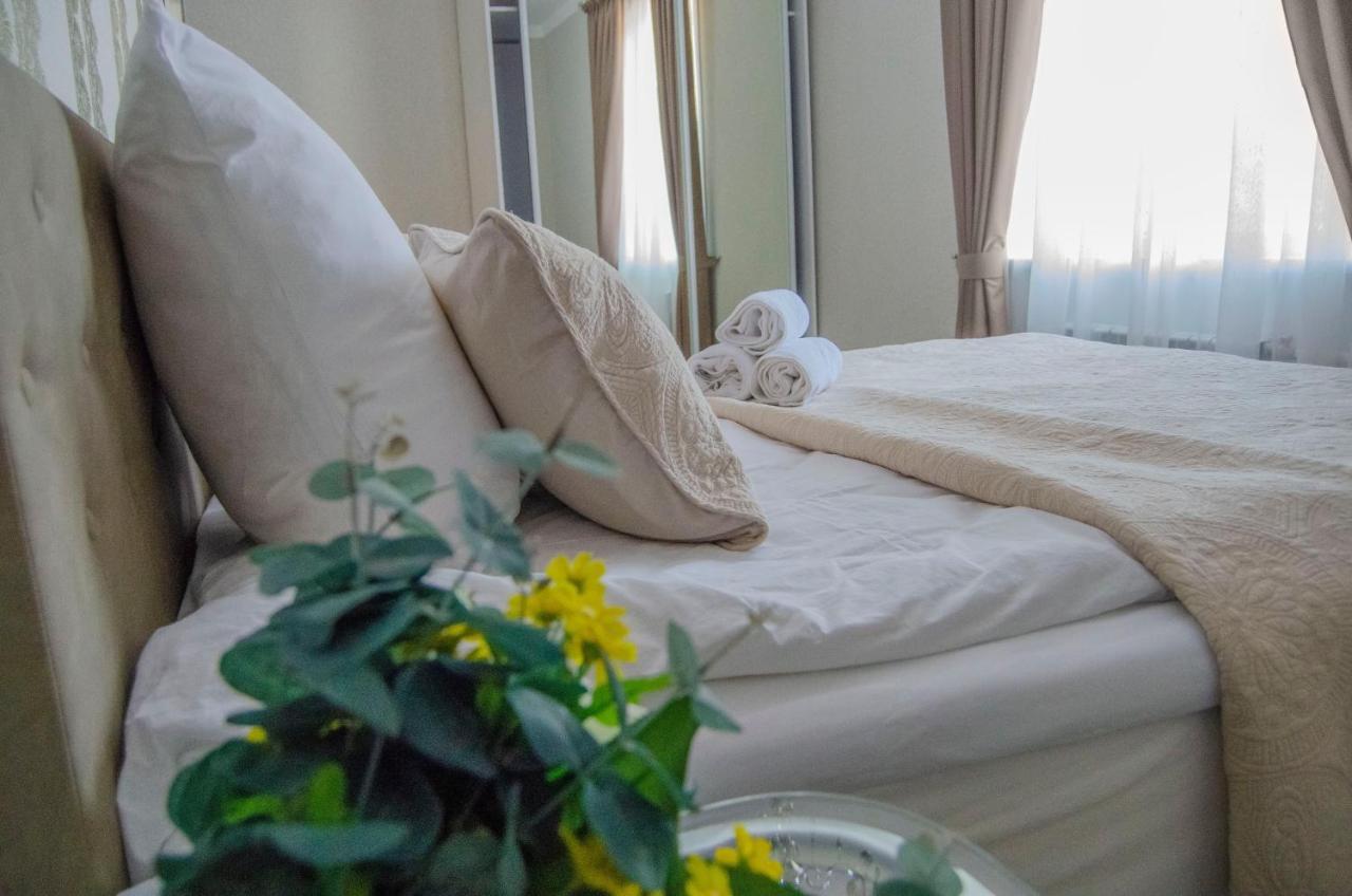 Golden Park Hotel Pavlodar Bagian luar foto