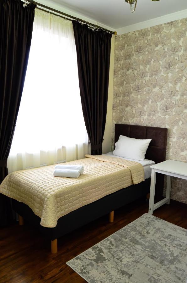 Golden Park Hotel Pavlodar Bagian luar foto