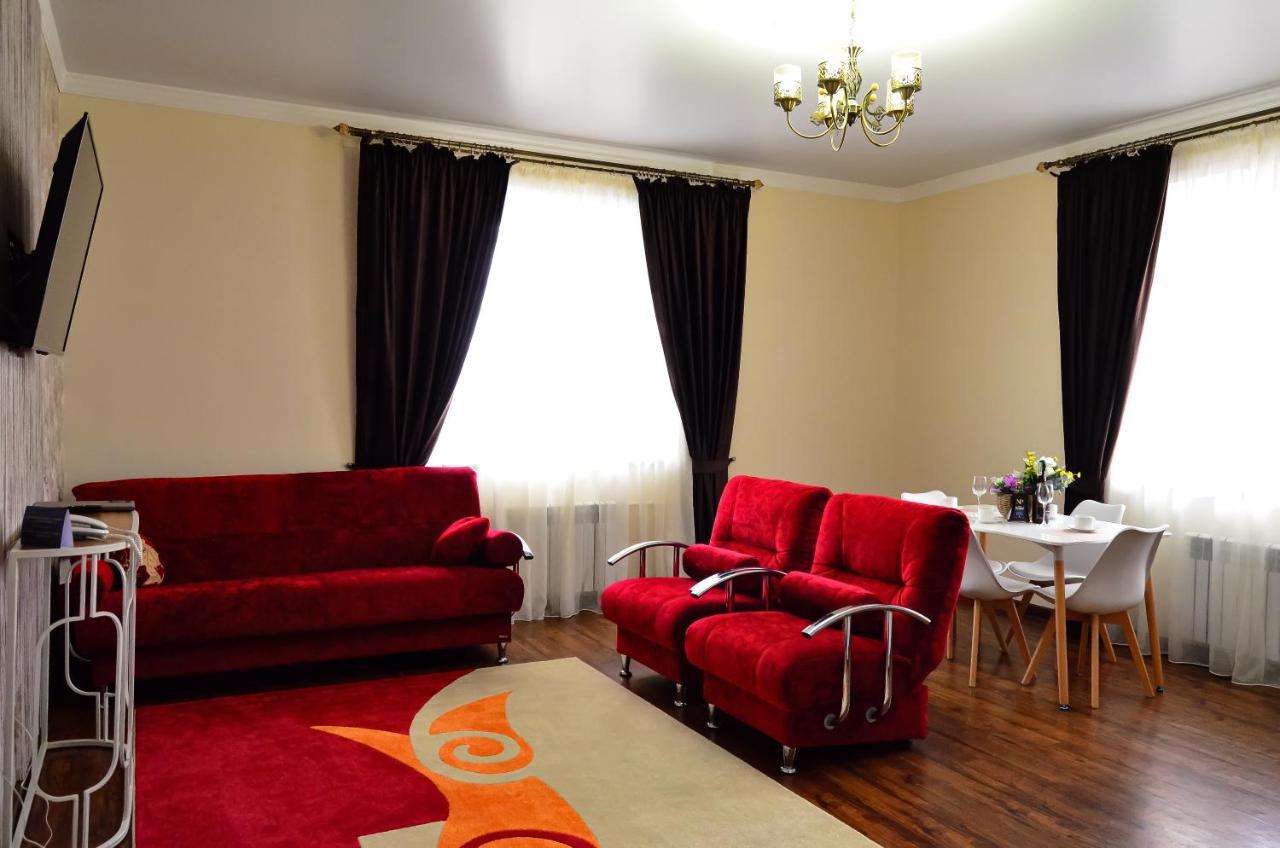 Golden Park Hotel Pavlodar Bagian luar foto