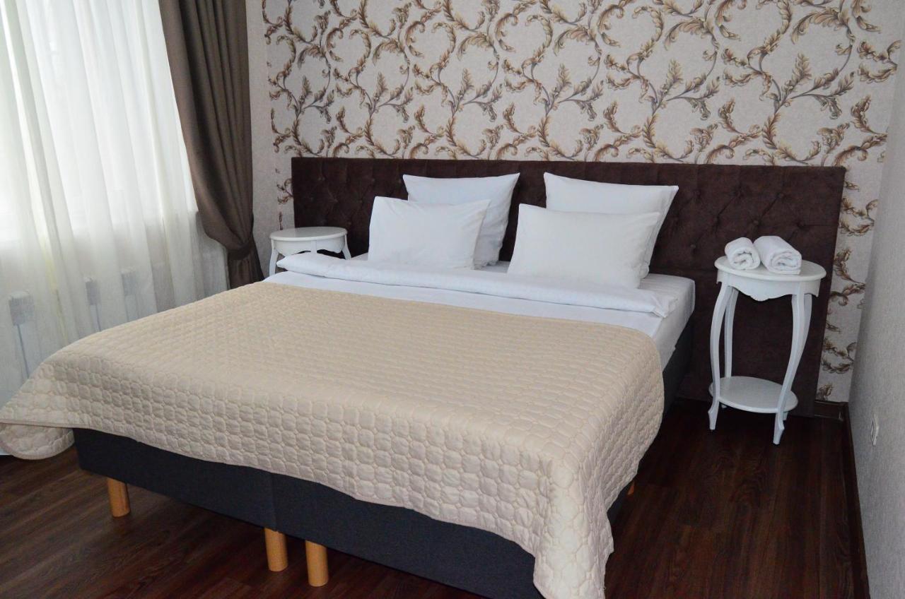 Golden Park Hotel Pavlodar Bagian luar foto