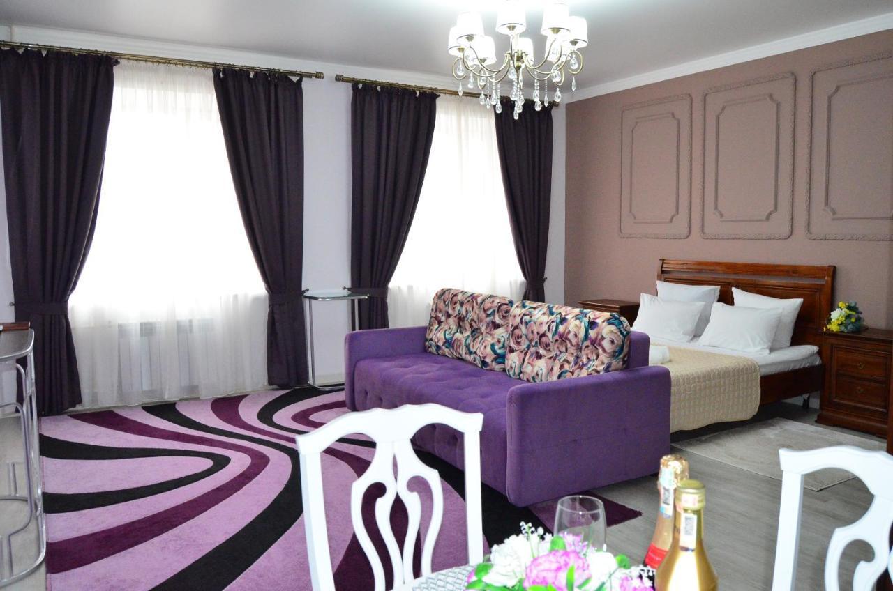 Golden Park Hotel Pavlodar Bagian luar foto