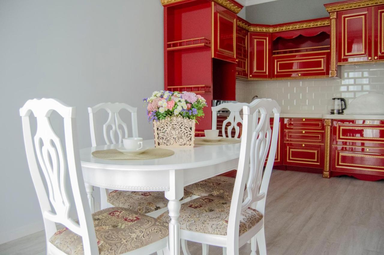 Golden Park Hotel Pavlodar Bagian luar foto