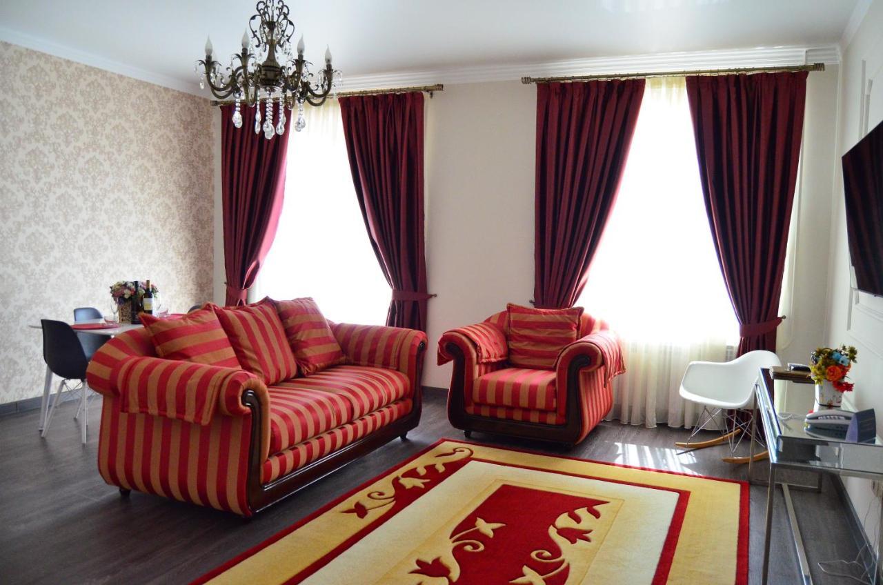 Golden Park Hotel Pavlodar Bagian luar foto