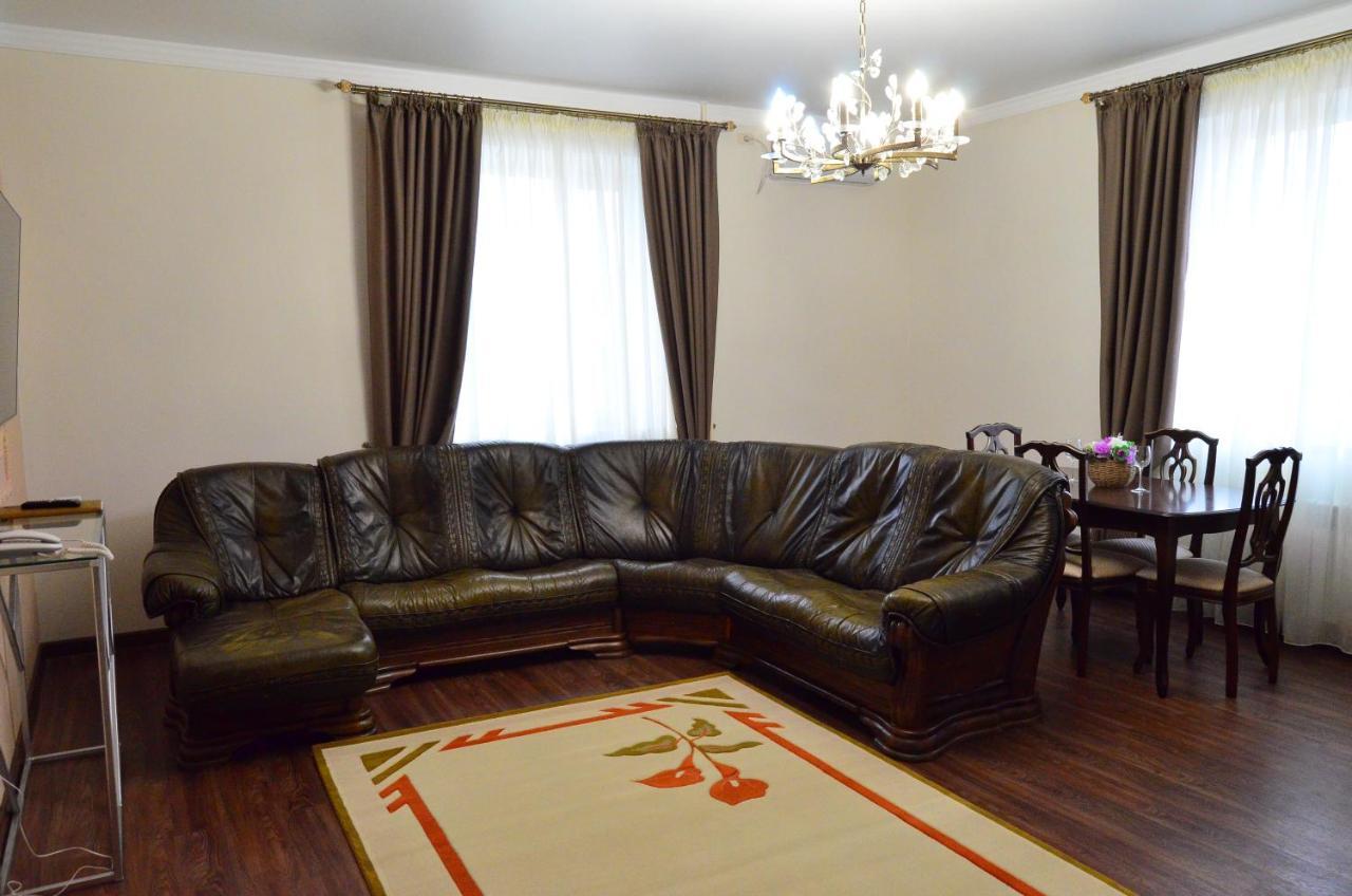 Golden Park Hotel Pavlodar Bagian luar foto