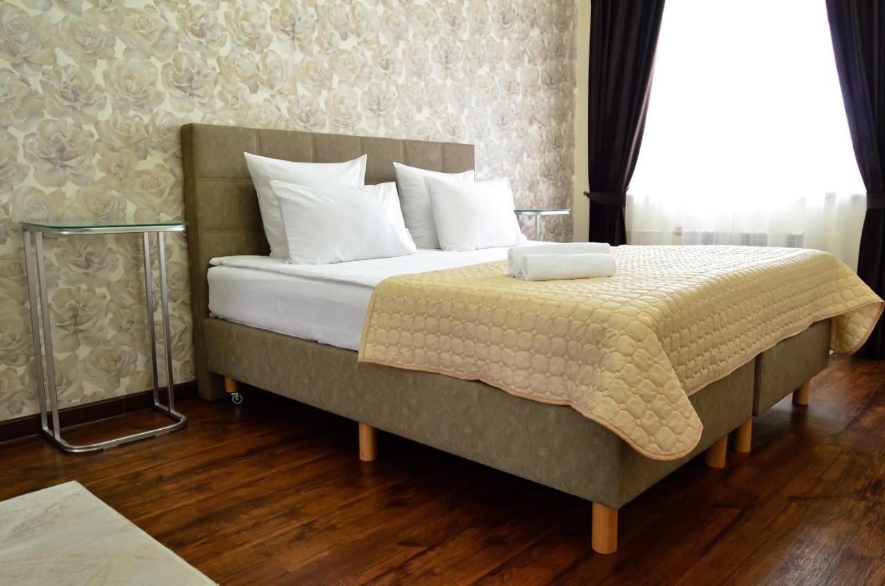 Golden Park Hotel Pavlodar Bagian luar foto