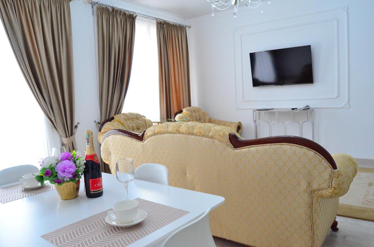 Golden Park Hotel Pavlodar Bagian luar foto
