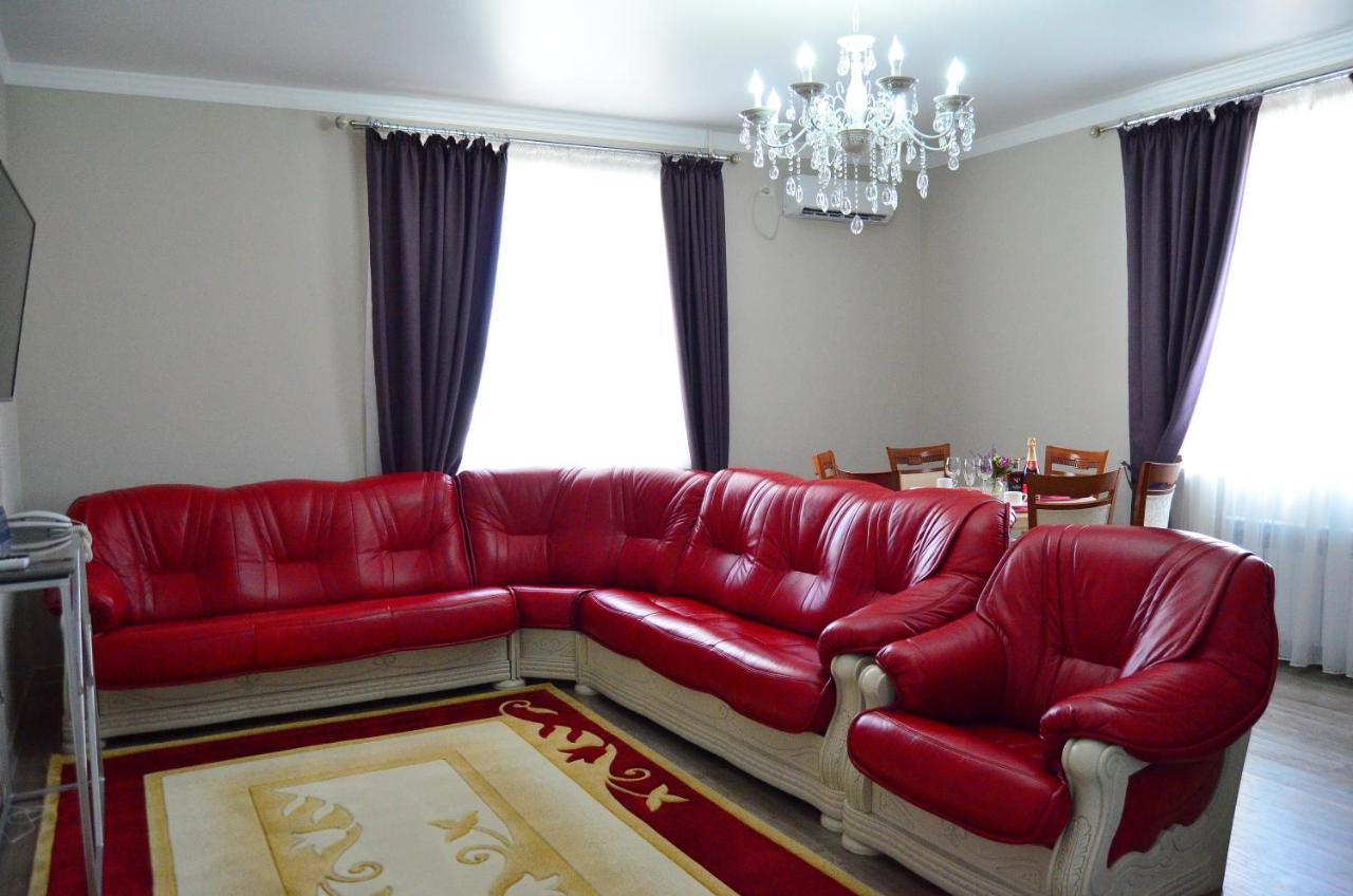 Golden Park Hotel Pavlodar Bagian luar foto
