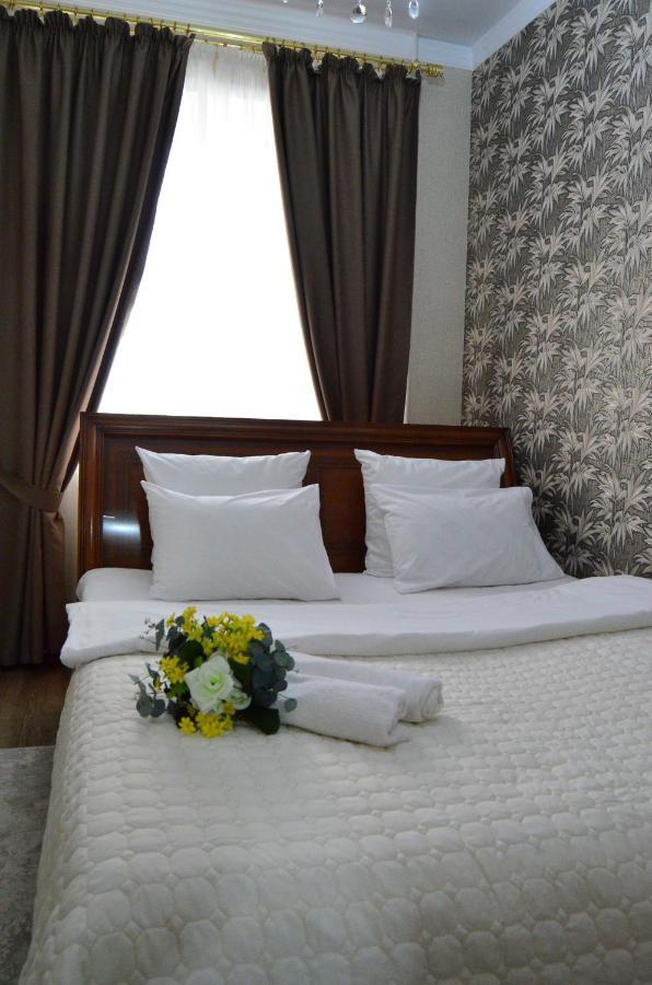 Golden Park Hotel Pavlodar Bagian luar foto