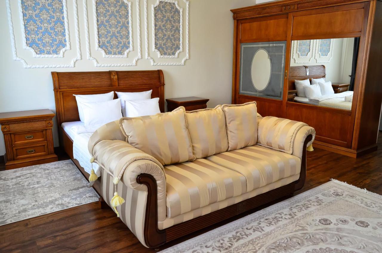 Golden Park Hotel Pavlodar Bagian luar foto