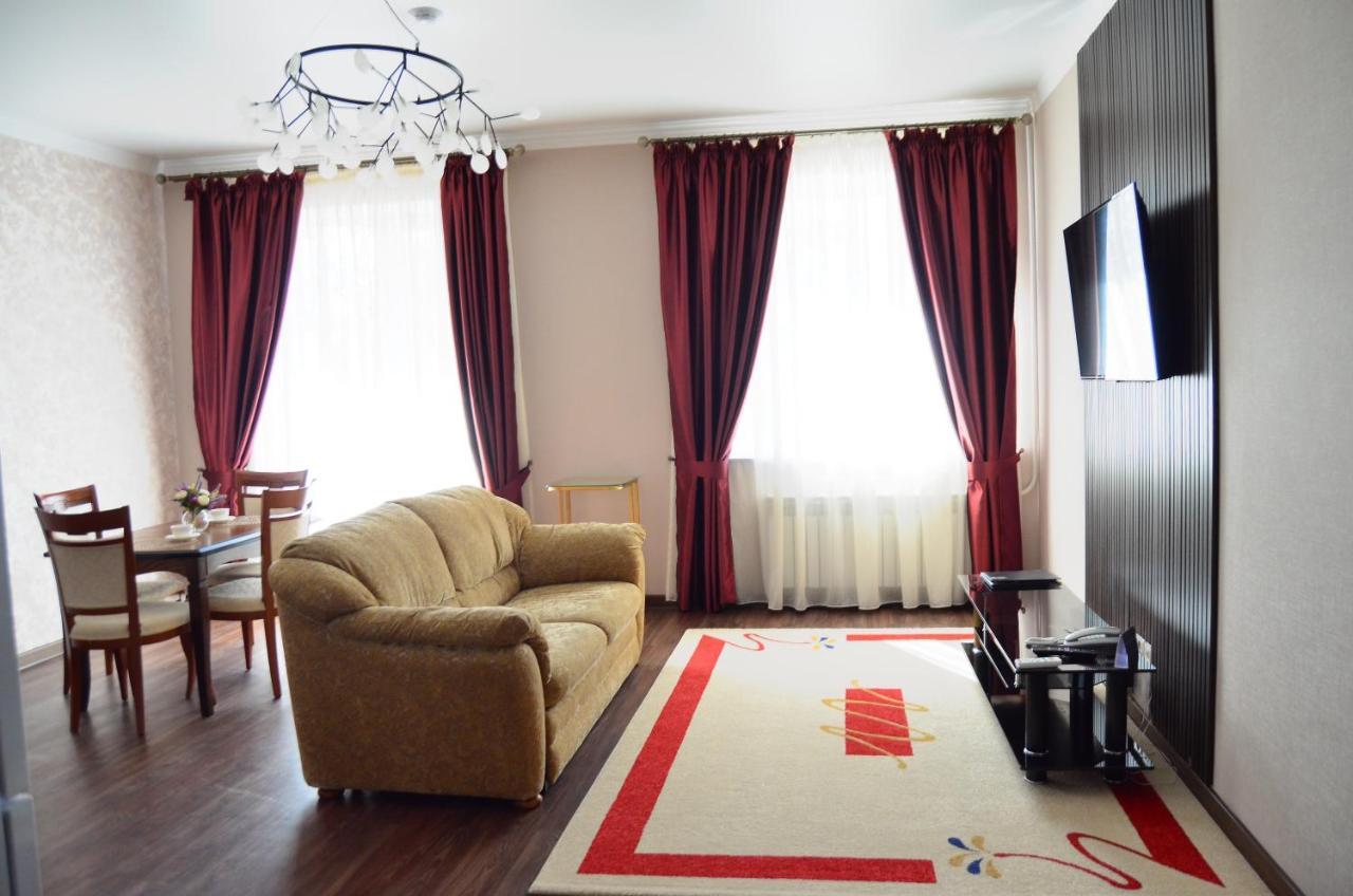 Golden Park Hotel Pavlodar Bagian luar foto