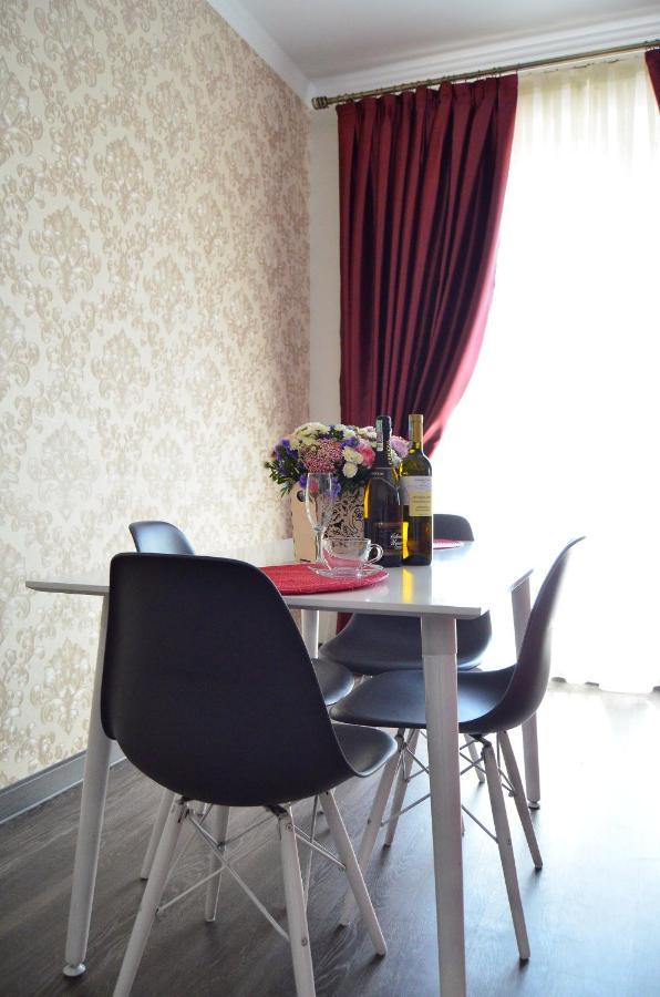 Golden Park Hotel Pavlodar Bagian luar foto