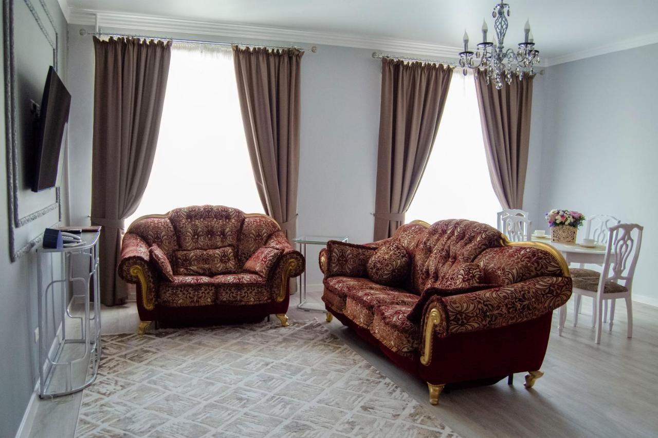 Golden Park Hotel Pavlodar Bagian luar foto