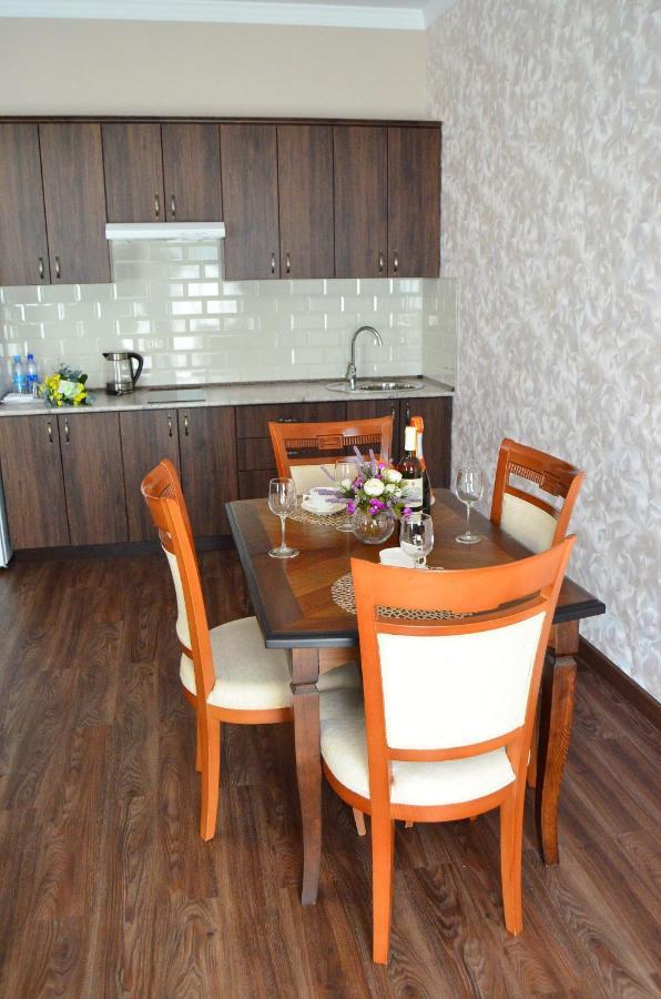 Golden Park Hotel Pavlodar Bagian luar foto