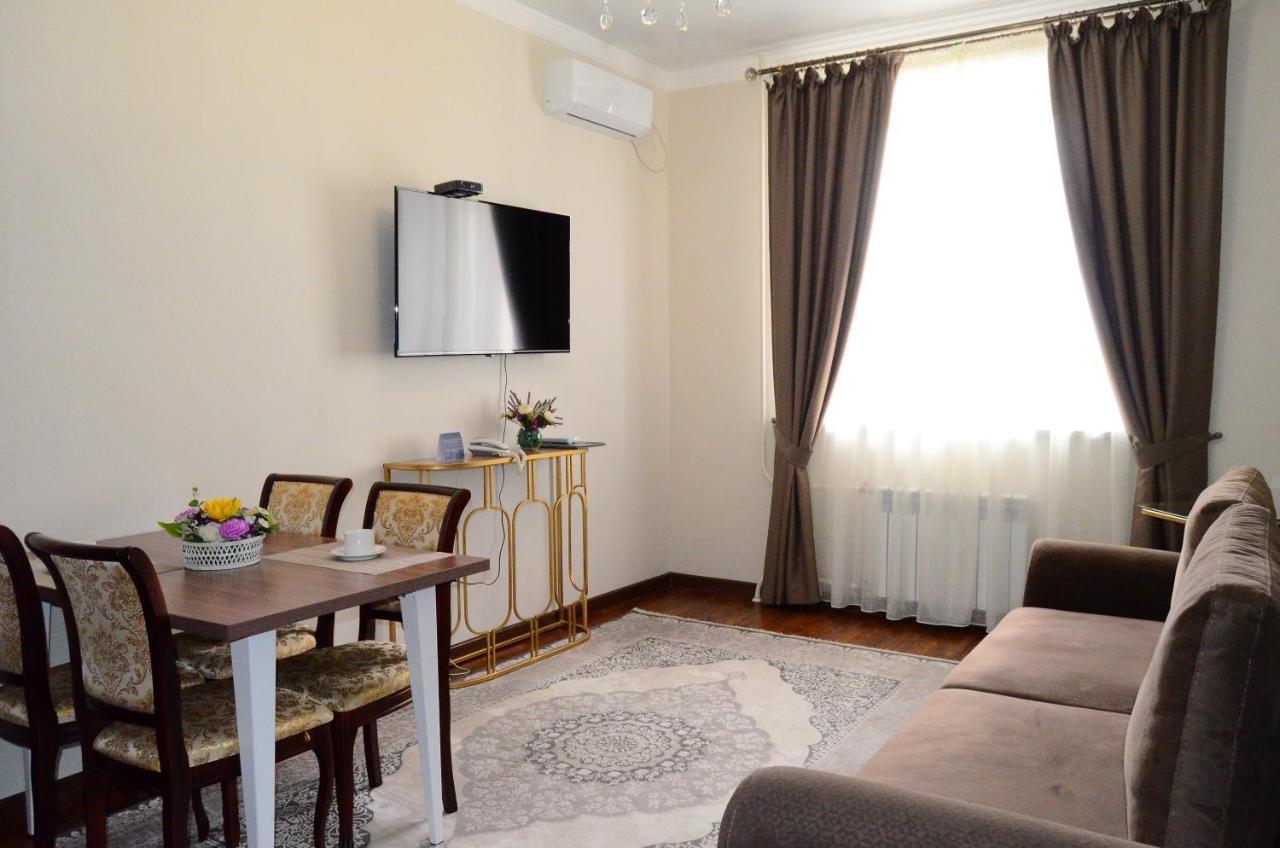 Golden Park Hotel Pavlodar Bagian luar foto