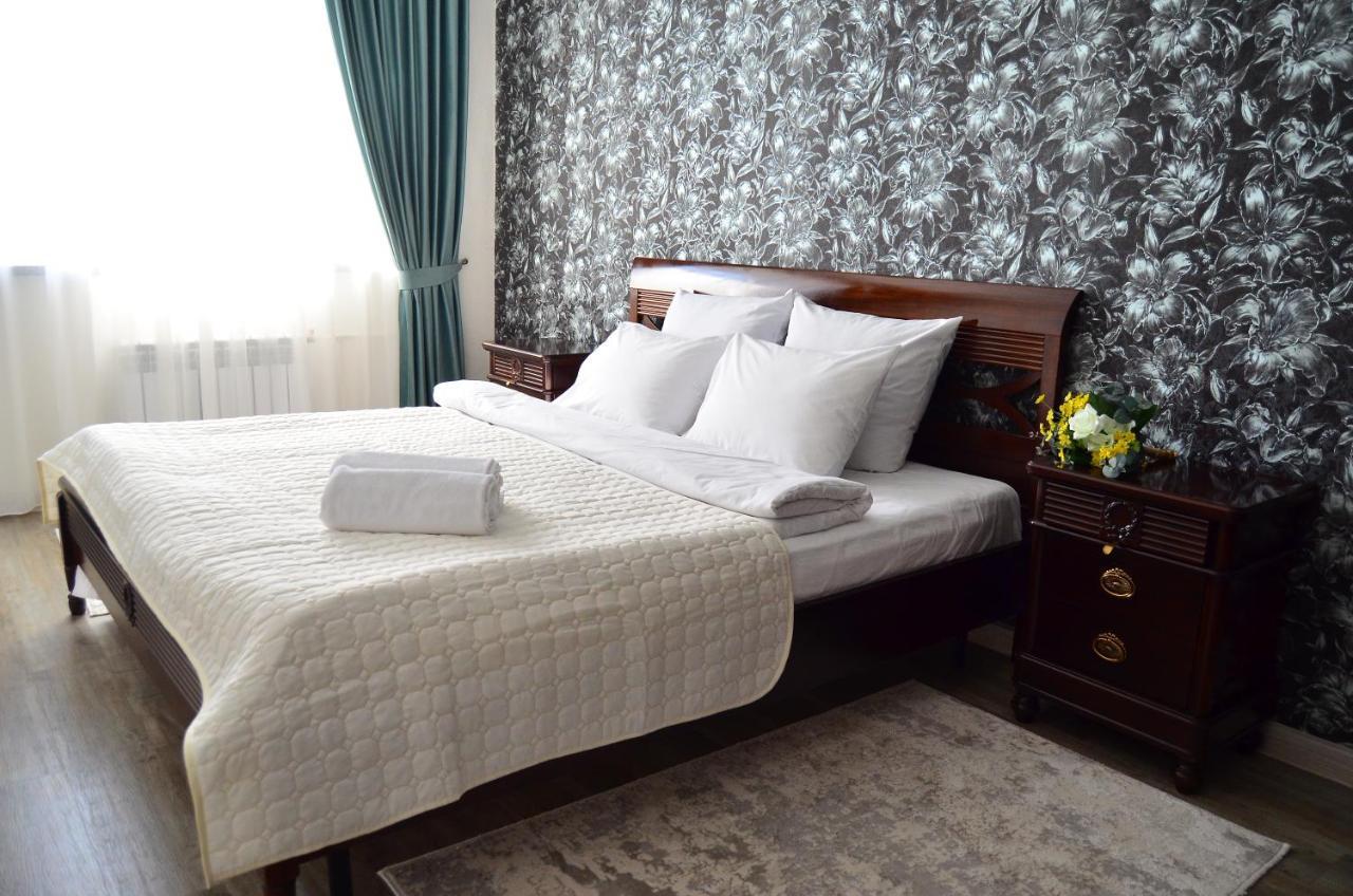 Golden Park Hotel Pavlodar Bagian luar foto