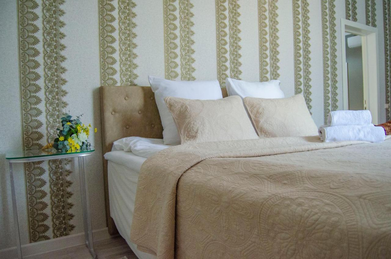 Golden Park Hotel Pavlodar Bagian luar foto