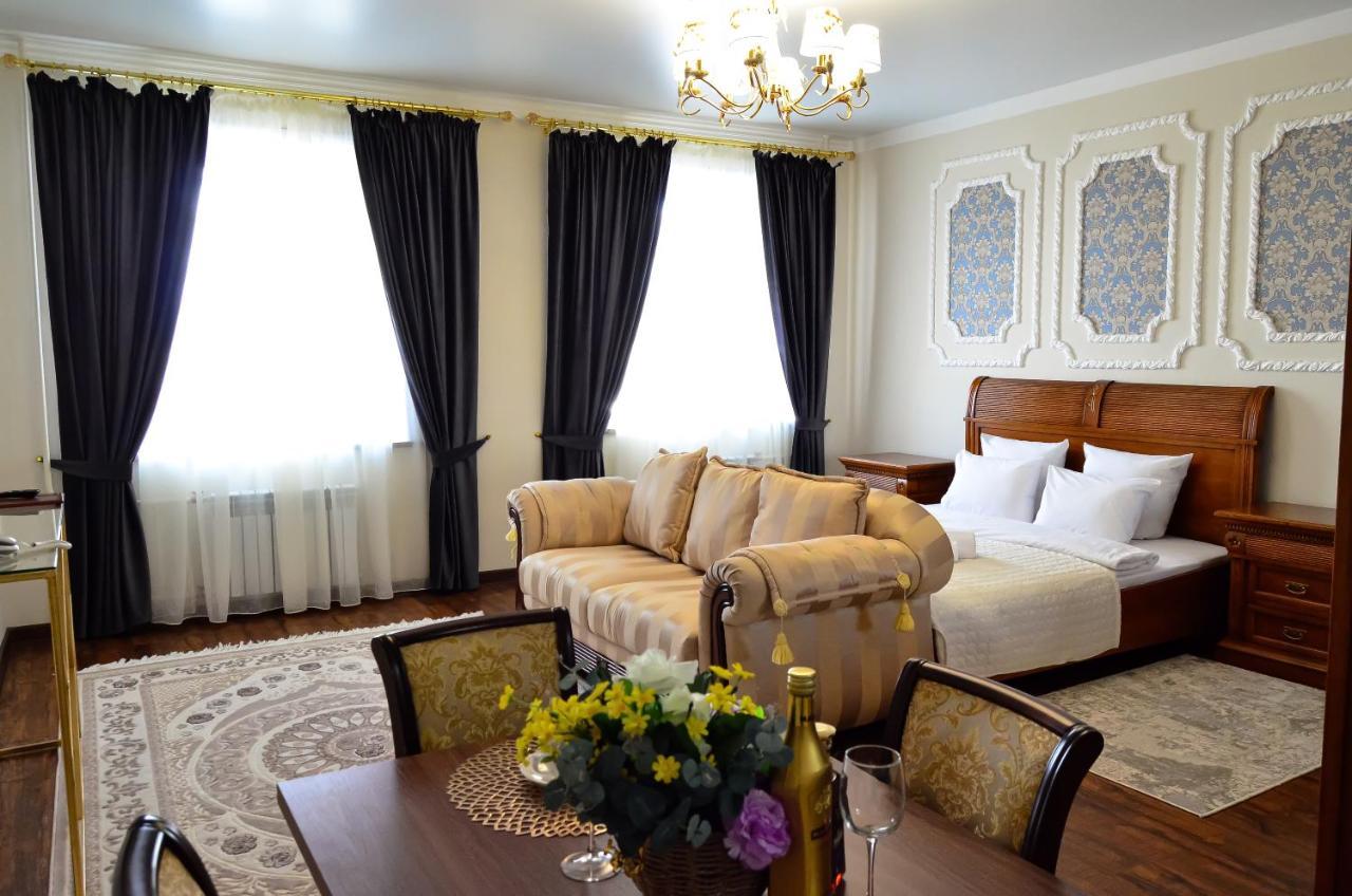 Golden Park Hotel Pavlodar Bagian luar foto